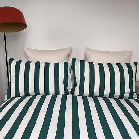 Zozy Clitterhouse Hotel Лондон Екстериор снимка