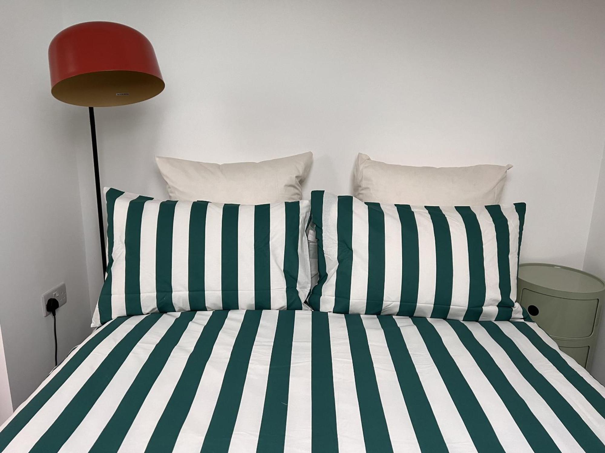 Zozy Clitterhouse Hotel Лондон Екстериор снимка