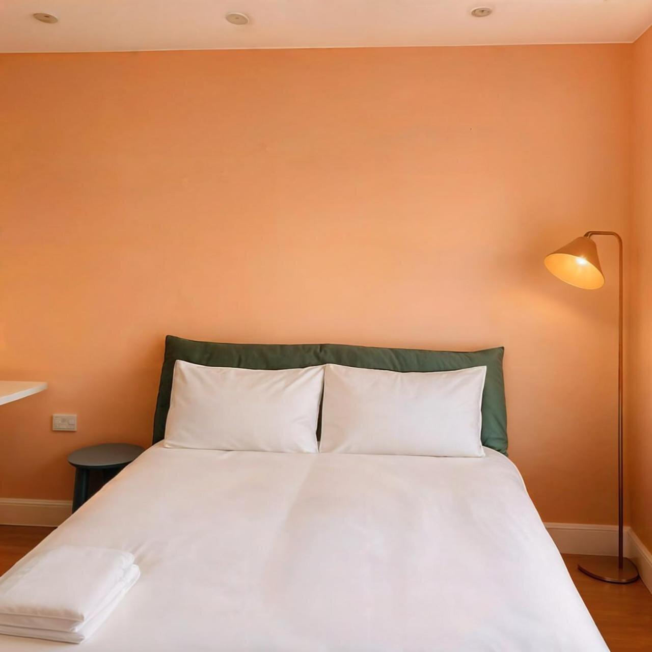 Zozy Clitterhouse Hotel Лондон Екстериор снимка